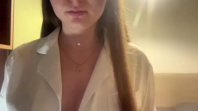 DonnaDunsmoor - show what’s under the shirt