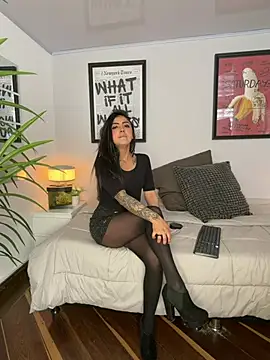 Caroline_dh - cameltoe