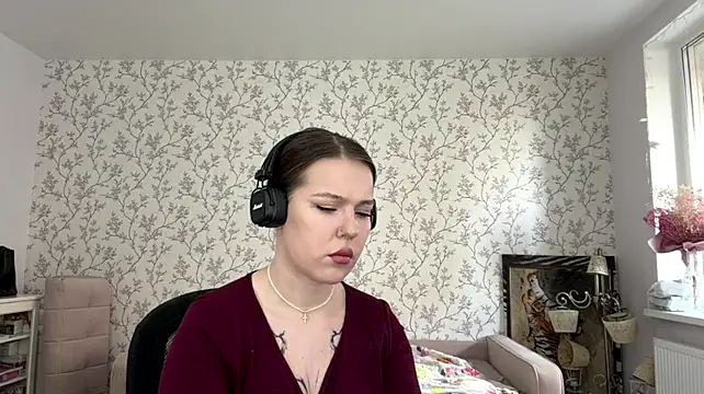 ElizbethPizza - air kisses for all