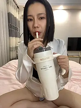 Susu2008 - 阳台裸播10分钟，楼下可见