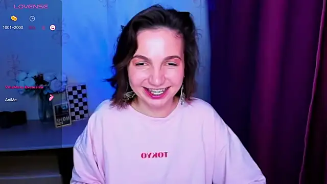 KindHazelHere_ - Catch a kiss for good luck