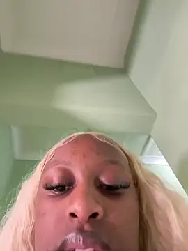 SexyBadGirl20 - Butt plug in !!