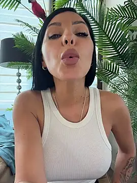 ReynaMorel - Naked doggy tease and spanks