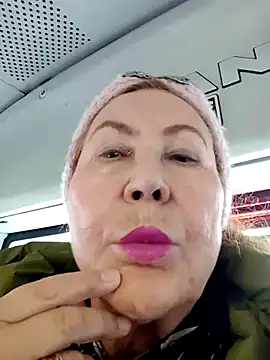 Hottie-Mom - Jerk off with me!