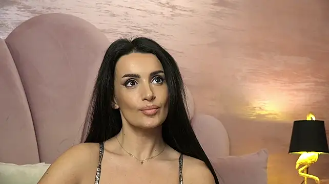 EdithQuillian - Leather covered curves dance