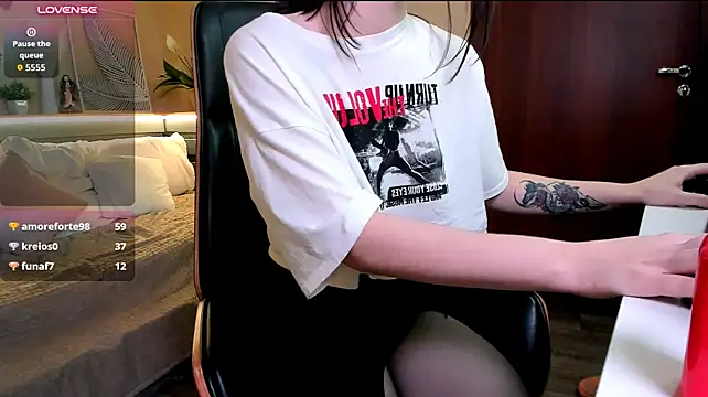 Maya_Wtinter - show pussy in pantyhose