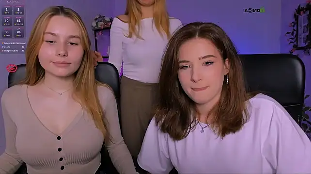 Hanna_kiss3 - flash tits