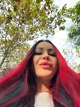 NaomyFlame - Squirt în public 💦