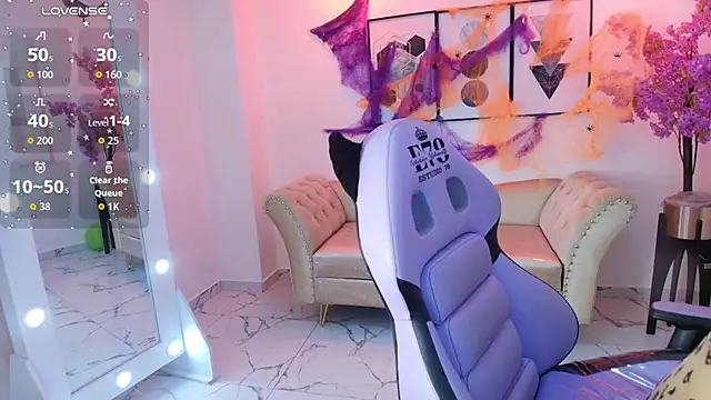 Maddie_T18 - Rub my asshole + spit it