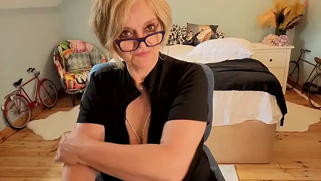 StellaxArtois - I want you Naked Ella, show those Curves