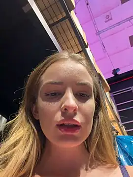 EvieEvans - Show boobs to stranger at Venus