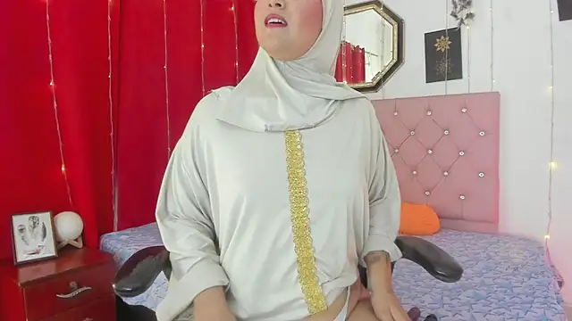 AishaAmin_ - 🤭 SHOW OPEN PUSSY 🤭