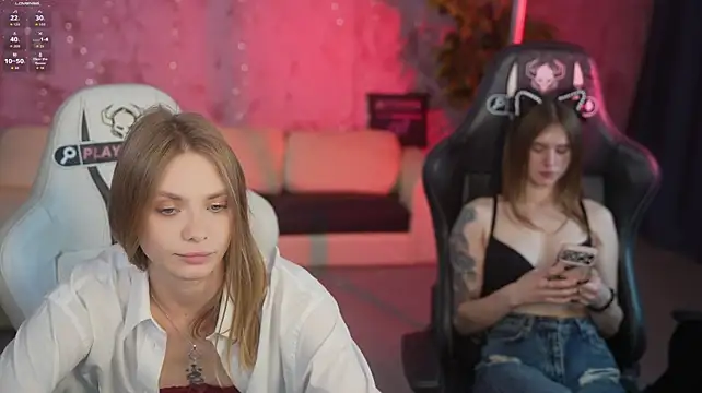 Ella_054 - show tits 2 girls