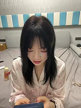 Youyouaini - 口含内裤全裸舞蹈