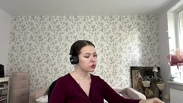 ElizbethPizza - air kisses for all