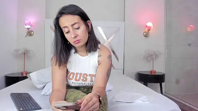 AngelicaLux - My pussy vibrates until I cum