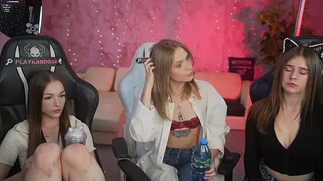 Ella_054 - show tits 2 girls