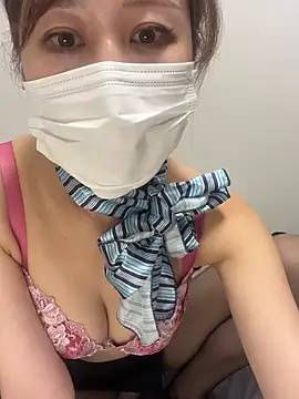 AMI_xox10 - 上着ぽいっ💕ブラ見ちゃう？