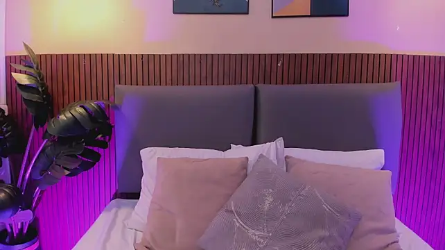 NicolleeEvanss - twerk my ass and spank it