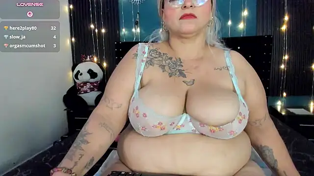 Ivonnee__ - I will suck my big tits