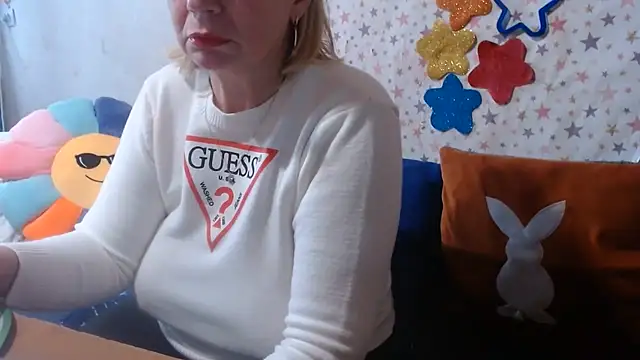 QueenLana - open legs