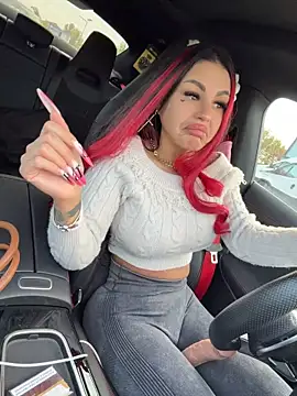 NaomyFlame - Squirt în public 💦