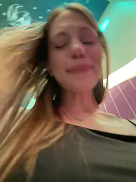 Olivia_Jemison - Spread my pussy + touch my clit