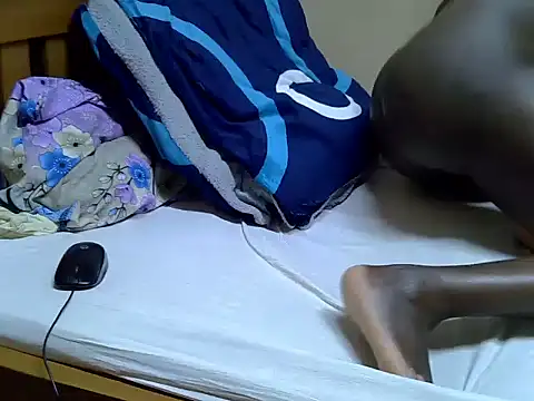 Sexxylipz - Ride huge dildo