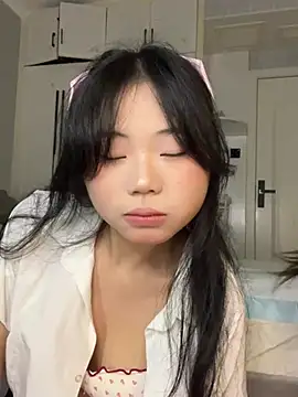 Yue-ai - 姐妹互舔小葡萄