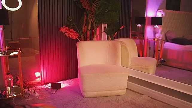 NouraMalvi - pussy play