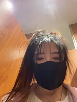 Xiao-mo520 - 美导老师下班兼职，咖啡厅偷玩小粉，刺激，敏感体质易失控，哥哥轻点，完成目标脱一件