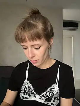Jinny_Cho - take off a T-shirt