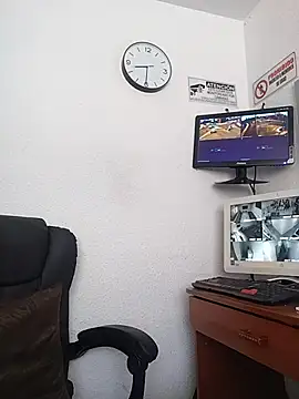 Queen_linda1 - Sit on my face!🎀(NO PANTIES)