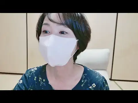 XxArisaxx - ワンピースを脱いで谷間アップ