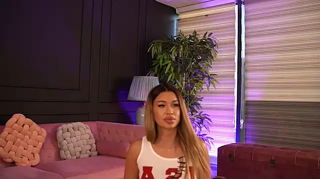 GoldieMerry - Spit on my tits 💦