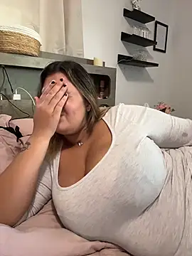 Latinamommy26 - Spit and suck tits