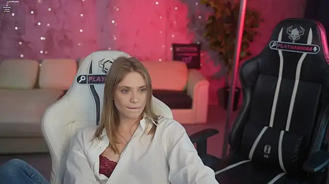 Ella_054 - show tits 2 girls