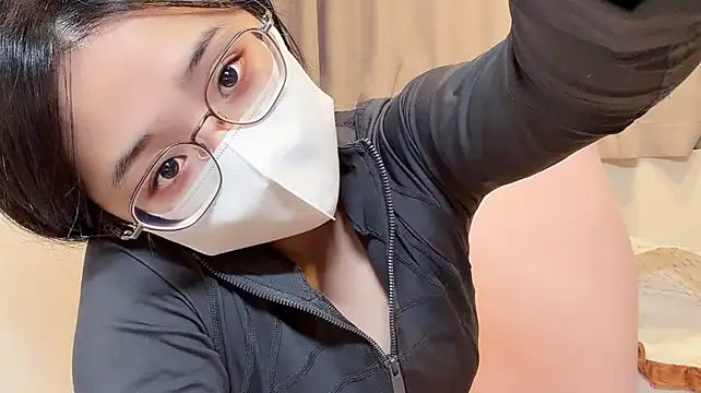 LHeart - 瑜珈服的誘惑><繼續陪寶寶整理衣服~~今天預計22:10去睡覺~~