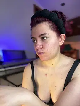 NikkiNix - Show asshole in doggy