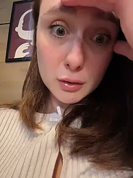 Dina_Tease - REMOVE TOP in KFC next GUARD