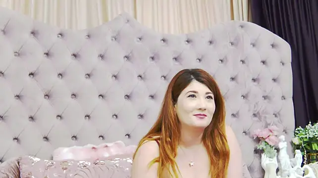PenelopeLynnx - Play with nipples close to cam🍒📸