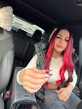 NaomyFlame - Squirt în public 💦
