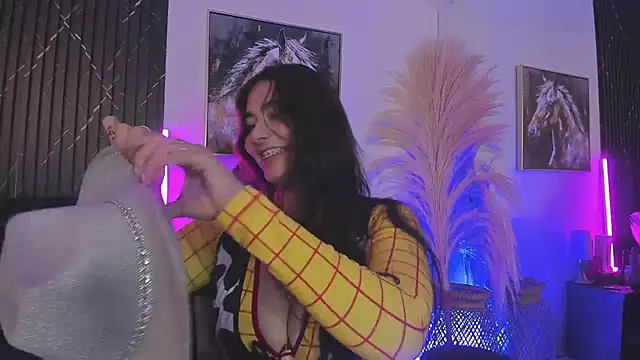 Bonnie_Rider - 🍬 “Give me tips or I'll cast a spell on