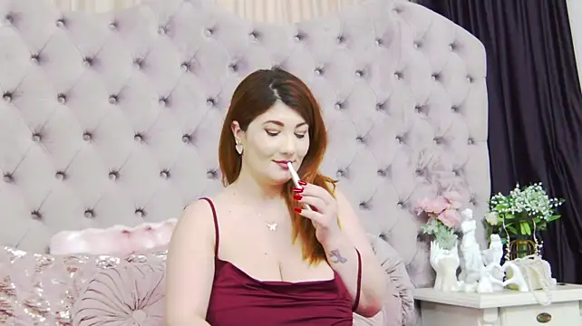 PenelopeLynnx - Play with nipples close to cam🍒📸