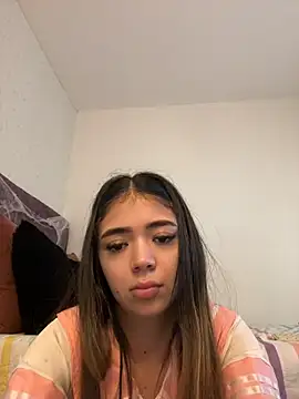 HoneyMollyX - BRA OFF + BOUNCE MY TITS FOR U