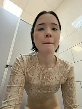 Kitty_sixseven - TAKE OFF TOP IN TOILET + SPIT ON BOOBS