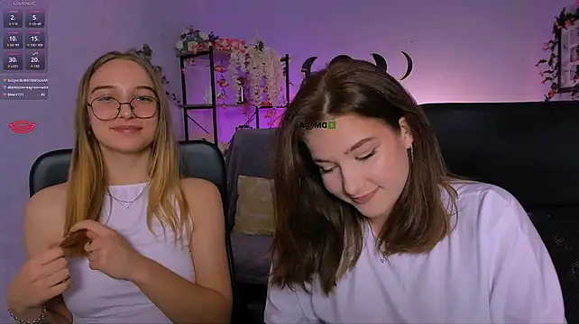 Hanna_kiss3 - flash tits