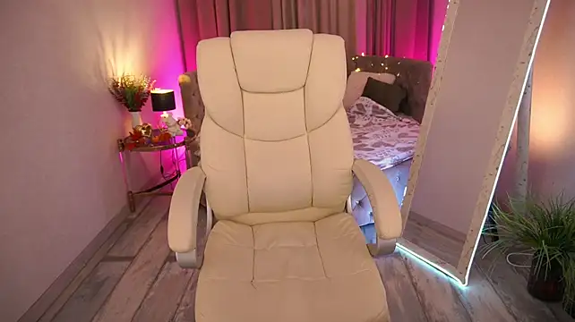 LylaYeess - blowjob in the mirror😉🤞