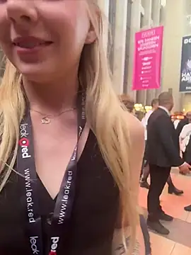 SabrinaRose_xxx - Last tip gets all videos 🩷