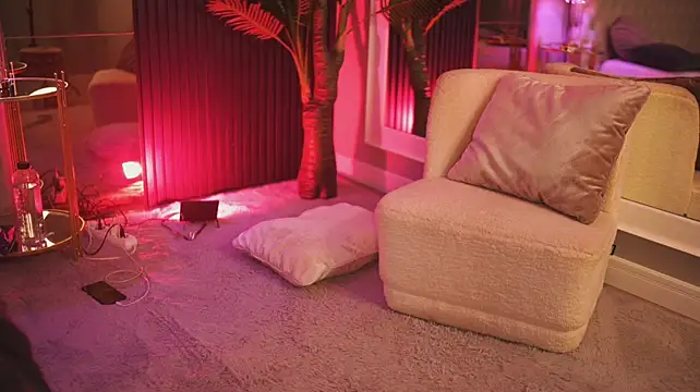 NouraMalvi - pussy play